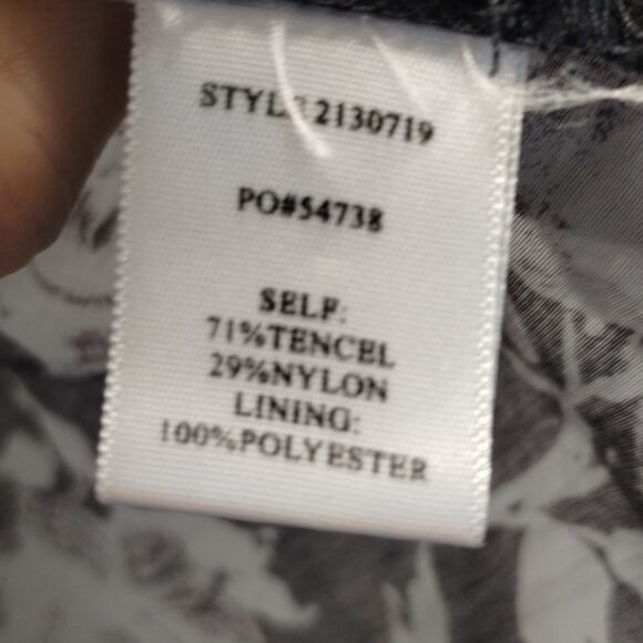 Current Air Anthropologie Size Large Blue Gray Floral V-Neck Orange Stitch Top - Picture 8 of 8